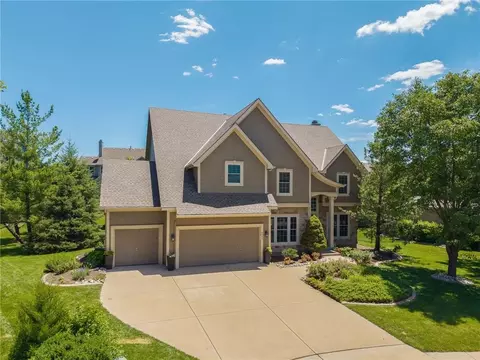 9623 N Crescent Ct, Kansas City, MO 64157