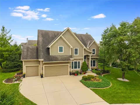 9623 N Crescent Ct, Kansas City, MO 64157