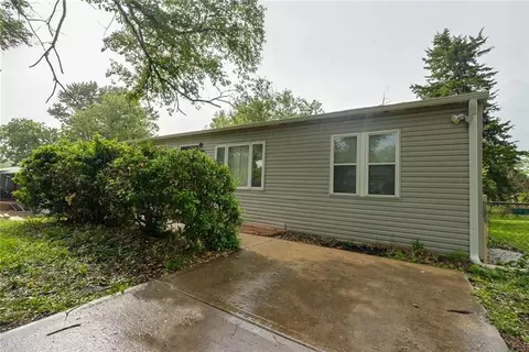6306 E 152nd St, Grandview, MO 64030