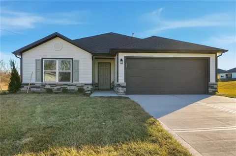 637 W Bluebird St, Gardner, KS 66030