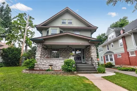 907 W 32nd St, Kansas City, MO 64111