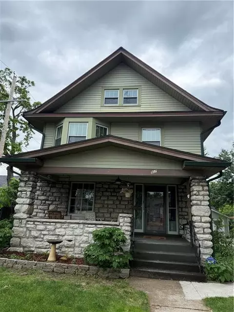 907 W 32nd St, Kansas City, MO 64111