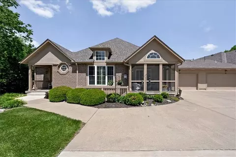 14270 W 151st Ter #302, Olathe, KS 66062