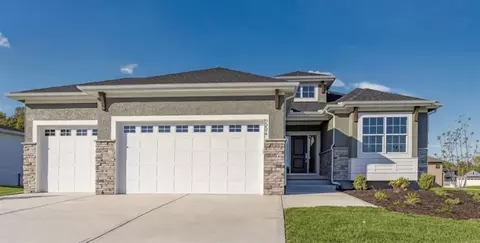 2226 SW Heartland Ct, Lees Summit, MO 64082