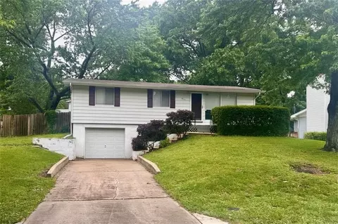 5914 N Euclid Ave, Gladstone, MO 64118