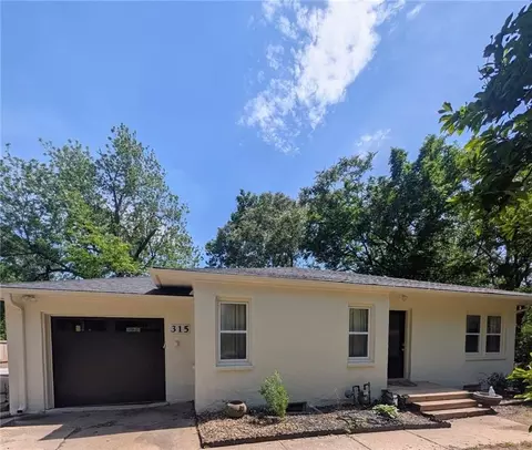315 E Whittier St, Claycomo, MO 64119