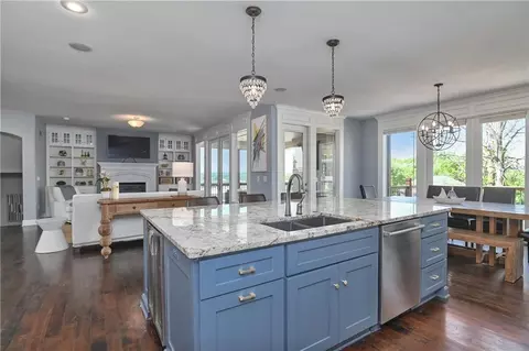 Kitchen - 4140 N Redbud Ln, Riverside, MO 64150 photo 6 of 8