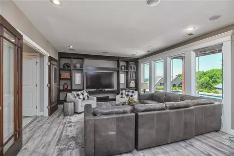 Living - 4140 N Redbud Ln, Riverside, MO 64150 photo 6 of 9