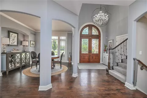 Entry Way - 4140 N Redbud Ln, Riverside, MO 64150 photo 2 of 6
