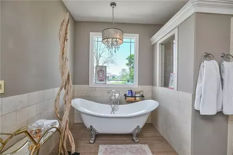 Bath - 4140 N Redbud Ln, Riverside, MO 64150 photo 3 of 10