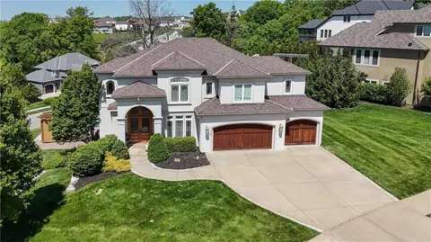 Exterior - 4140 N Redbud Ln, Riverside, MO 64150 photo 2 of 17