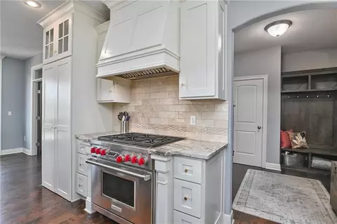 Kitchen - 4140 N Redbud Ln, Riverside, MO 64150 photo 7 of 8