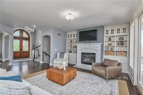Living - 4140 N Redbud Ln, Riverside, MO 64150 photo 1 of 9