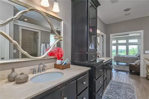 Bath - 4140 N Redbud Ln, Riverside, MO 64150 photo 5 of 10