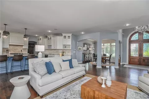 Living - 4140 N Redbud Ln, Riverside, MO 64150 photo 2 of 9