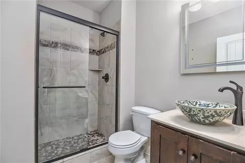 Bath - 4140 N Redbud Ln, Riverside, MO 64150 photo 10 of 10