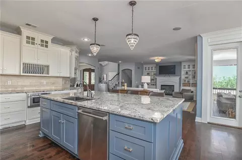 Kitchen - 4140 N Redbud Ln, Riverside, MO 64150 photo 5 of 8