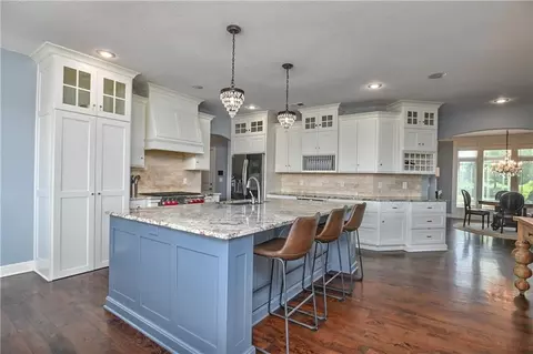 Kitchen - 4140 N Redbud Ln, Riverside, MO 64150 photo 4 of 8