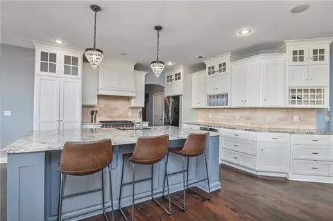 Kitchen - 4140 N Redbud Ln, Riverside, MO 64150 photo 3 of 8