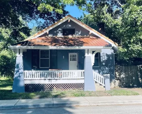 416 N 9th St, Atchison, KS 66002