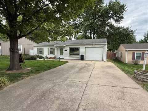3303 Mandan Ln, Saint Joseph, MO 64503