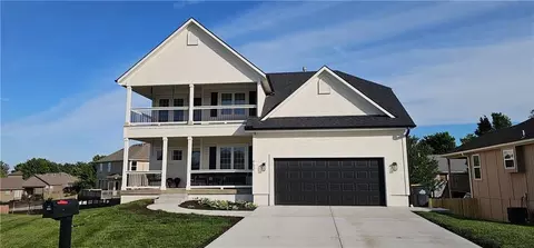 953 NW Birch Ct, Grain Valley, MO 64029