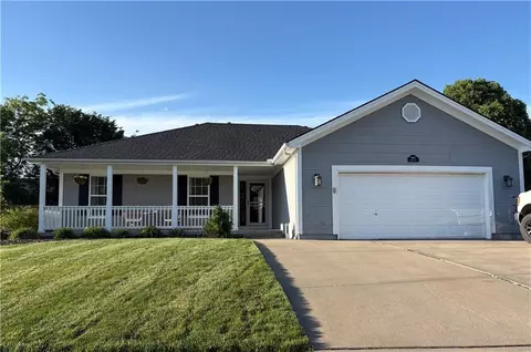 11912 White Oak St, Peculiar, MO 64078