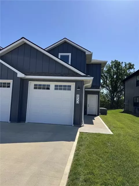 85 SE D Se 381 Rd, Warrensburg, MO 64093