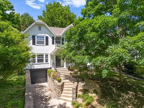 428 W 58th Ter, Kansas City, MO 64113