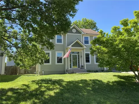 223 W Colleen Ct, Gardner, KS 66030