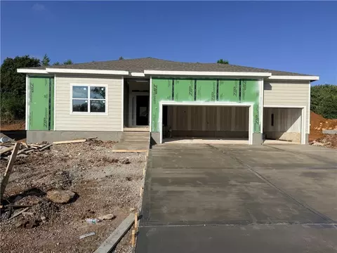 12192 Emerald St, Olathe, KS 66061