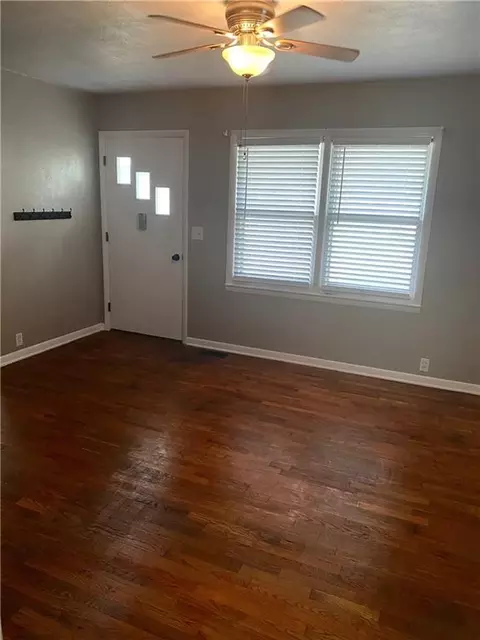 404 E Colorado St, Windsor, MO 65360 photo 3