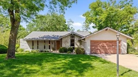 9010 W 104th Ter, Overland Park, KS 66212