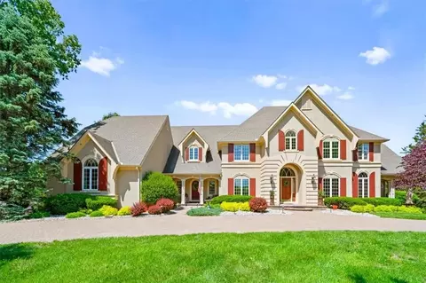 1821 Saunders Rd, Blue Springs, MO 64015