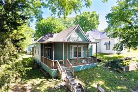2405 Faraon St, Saint Joseph, MO 64501