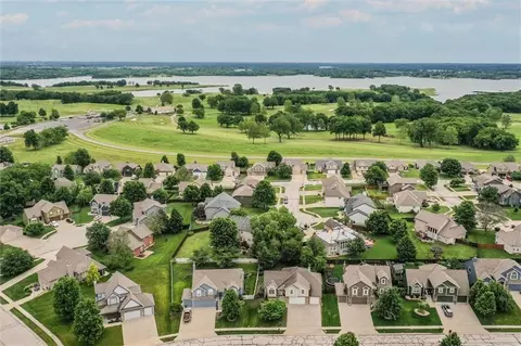 18109 Guinevere Ct, Smithville, MO 64089