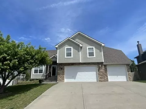 18109 Guinevere Ct, Smithville, MO 64089