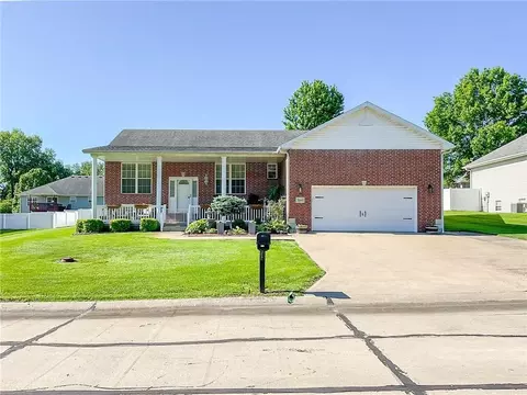 3660 Flat Creek Dr, Sedalia, MO 65301
