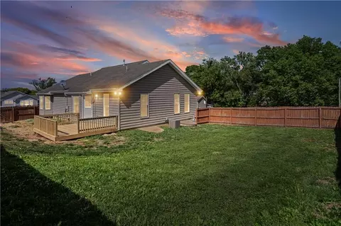 Exterior - 717 S 5th St, Atchison, KS 66002 photo 3 of 3