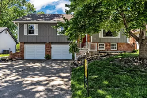 1002 Dunwich Dr, Liberty, MO 64068