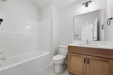 Bath - 716 Glenn Cir, Raymore, MO 64083 photo 3 of 3