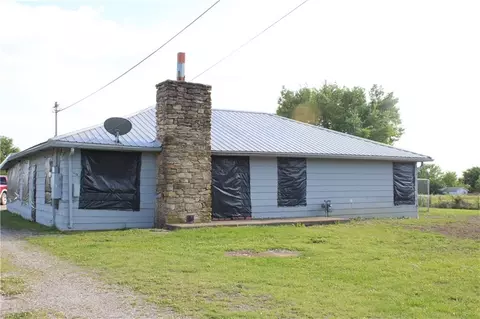 407 W 3rd St, Franklin, KS 66735