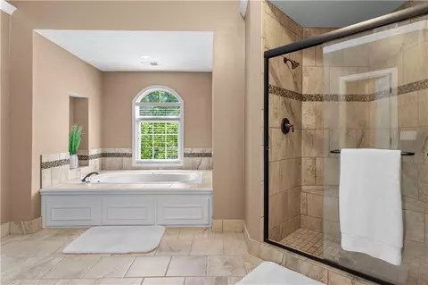 Bath - 5816 NE Ruby Ct, Lees Summit, MO 64064 photo 5 of 10