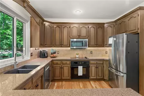 Kitchen - 5816 NE Ruby Ct, Lees Summit, MO 64064 photo 2 of 5