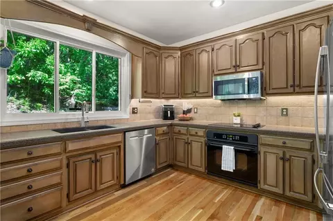 Kitchen - 5816 NE Ruby Ct, Lees Summit, MO 64064 photo 3 of 5