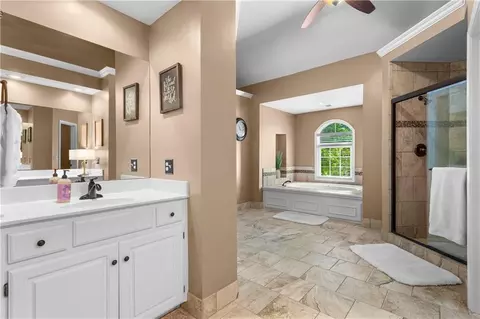 Bath - 5816 NE Ruby Ct, Lees Summit, MO 64064 photo 4 of 10