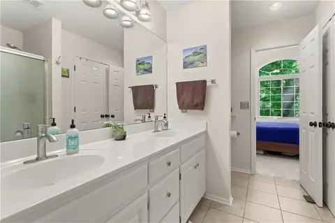 Bath - 5816 NE Ruby Ct, Lees Summit, MO 64064 photo 9 of 10