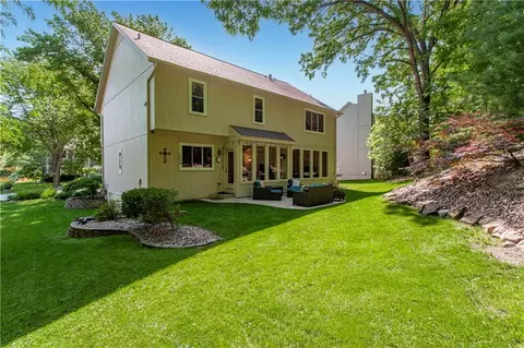 Exterior - 5816 NE Ruby Ct, Lees Summit, MO 64064 photo 7 of 8