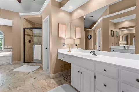 Bath - 5816 NE Ruby Ct, Lees Summit, MO 64064 photo 2 of 10