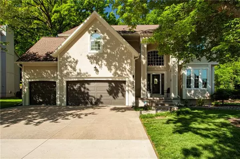 5816 NE Ruby Ct, Lees Summit, MO 64064
